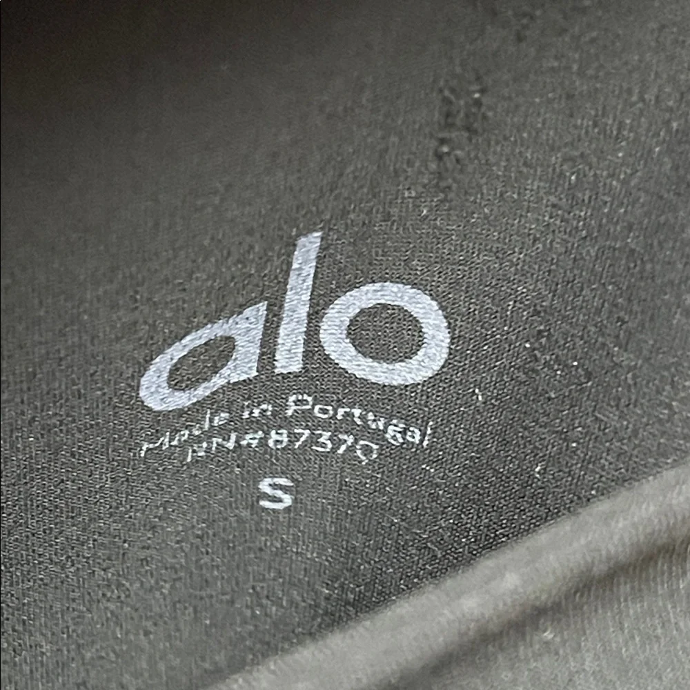 Alo Yoga High Waisted Side Leg Slice Crop Leggings